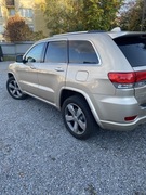 Śliczny, bogato wyposażony JEEP GRAND CHEROKEE OVERLAND