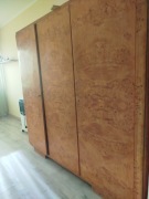 Drewniana szafa z czasów PRL