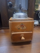 Stary młynek do kawy drewniany 