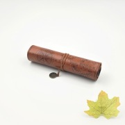 Piórnik szkolny zwijany skórzany ciemn połysk mapa