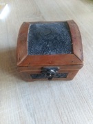 Piękna drewniana szkatułka (B75)