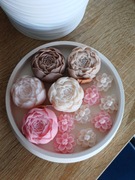 Świeca sojowa w gipsie kwiaty