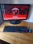 Monitor z komputerem 