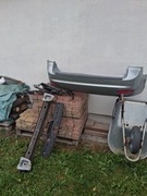 tylny zderzak z belka i czujnikami cofania