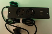 Gniazdo do zabudowy w blat 2-komorowe z usb, czarne