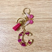 Brelok do torebki z literą „C”