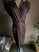 Długa sukienka czekolada/brązowa modelująca marszczenie klamra