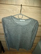 Milutki sweterek z okrągłym dekoltem