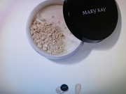 Mary Kay Jedwabisty Puder Wygładzający LIGHT  Medium Ivory