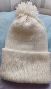 Czapka damska biała ,bardzo ciepła 