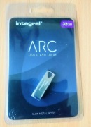 Metalowy, malutki pendrive firmy Integra 32 GB nowy 