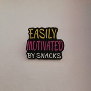 pin metalowy przypinka z tajemnicą motywacji