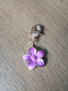 Brelok, zawieszka. Fioletowy kwiat