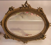 Lustro owalne w barokowej ramie