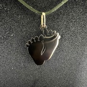 Złoty wisiorek stópki pr.585