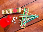 Stare gry z PRLu bierki marynarskie i kości z lat 60tych