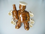 KARAFKA CERAMICZNA MARYNARZ Z BUTELKĄ I KIELISZKAMI