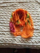 Piękny szal z kwiatem 