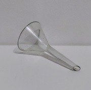 Szklany lejek - szkło laboratoryjne