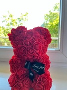 Miś z czerwonych róż – romantyczna ozdoba, idealny prezent