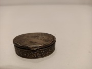 Ozdobne owalne puzderko