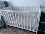 Łóżeczko dziecięce drewniane białe Ikea Sundvik