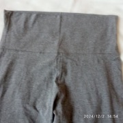 szare spodnie ciążowe marki H&M r. L