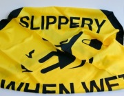 MOSCHINO Skippery When Wet apaszka chusta jedwabna