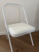 Nowe krzesło do jogi – składane, stabilne, białe