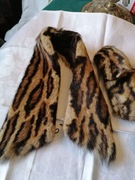 Kołnierz ,oraz mankiety z futra ocelota.