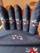 Ręcznie haftowane lniane serwetki świateczne 