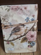 Szkicownik, notes z wróblem i metalową zawieszką