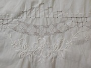 Ręcznie haftowany obrus 160x120