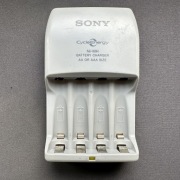 Ładowarka akumulatorków Ni-MH, Sony BCG-34HLD