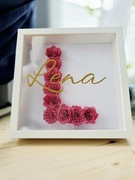 Ramka z inicjałem i imieniem – Lena | Personalizowana dekoracja handmade