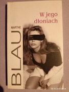 W jego dłoniach książka