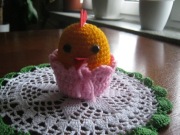 KURCZACZEK WIELKANOCNY W PUDROWYM KOSZYCZKU RĘKODZIEŁO