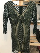 Sukienka cekinowa długie rękawy 