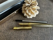 Złoty długopis z metalowym piórnikiem