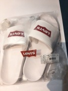 Levis Nowe klapki basenowe June Batwing VB 41