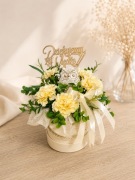 Flower box z kwiatów sztucznych na koniec roku szkolnego 