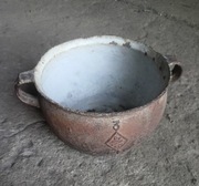 Stary garnek żeliwny sygnowany doniczka ozdoba