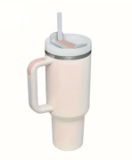 Kubek Z Pokrywką I Słomką, Izolowana Butelka Na Wodę Ze Stali Nierdzewnej