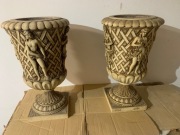 Para włoskich rzeźbionych donic ,urny
