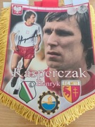 Proporczyk z podpisem Henryka Kasperczaka