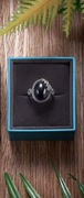 Czarny Pierścionek w stylu Vintage 