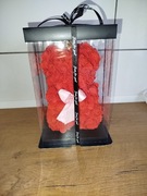 Miś z róż różyczek piankowych na prezent w pudełku 