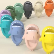 Kapcie Shark – urocze i wygodne klapki EVA w kształcie rekina