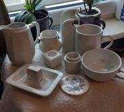 Zestaw białych porcelanowych pojemniczków