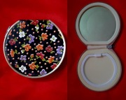 nowa puderniczka PRL 